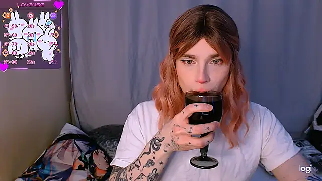 Snapshot of Alice_Hells chatting on January 15, 5:19 am Alice Hells online show from January 15, 5:19 am