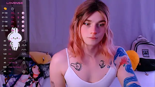 Snapshot of Alice_Hells chatting on October 3, 6:54 am Alice Hells online show from October 3, 6:54 am