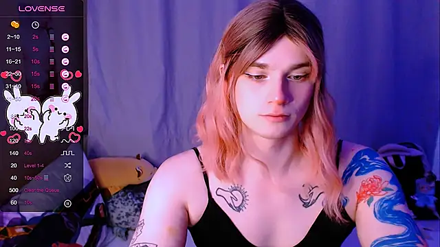 Snapshot of Alice_Hells chatting on October 17, 5:54 am Alice Hells online show from October 17, 5:54 am