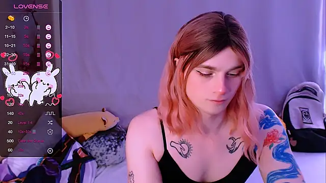 Snapshot of Alice_Hells chatting on October 20, 6:47 am Alice Hells online show from October 20, 6:47 am