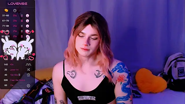 Snapshot of Alice_Hells chatting on October 31, 5:41 am Alice Hells online show from October 31, 5:41 am