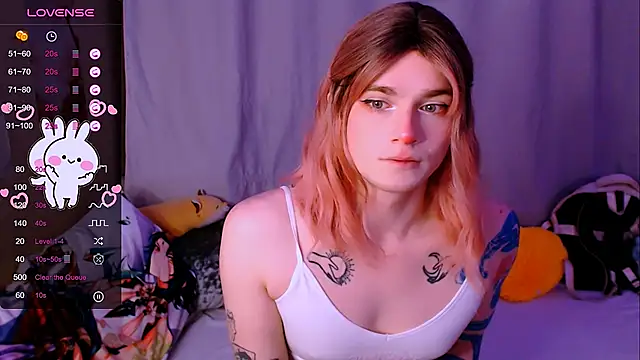 Snapshot of Alice_Hells chatting on November 25, 3:28 am Alice Hells online show from November 25, 3:28 am