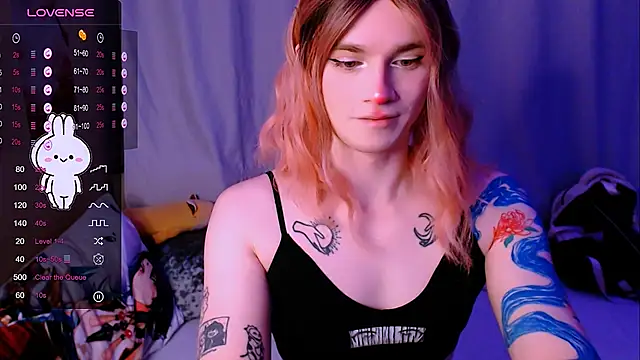 Snapshot of Alice_Hells chatting on December 15, 5:12 am Alice Hells online show from December 15, 5:12 am