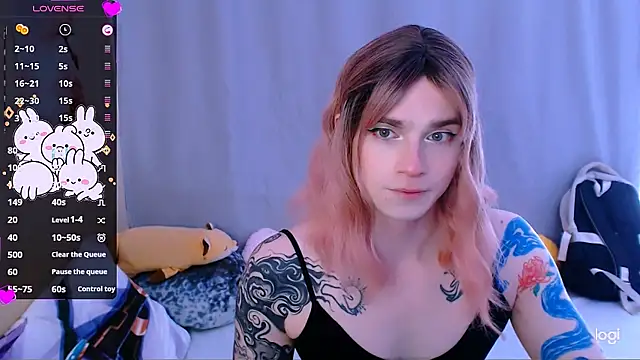Snapshot of Alice_Hells chatting on June 11, 6:33 am Alice Hells online show from June 11, 6:33 am