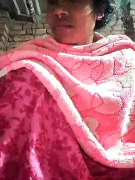 Snapshot of Hotty-dola chatting on January 2, 4:09 am Hotty-dola online show from January 2, 4:09 am
