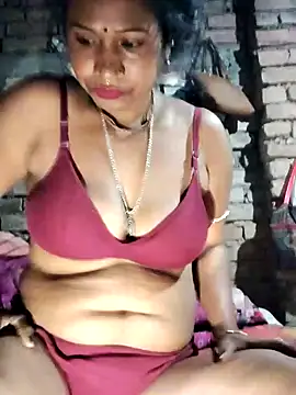 Snapshot of Hotty-dola chatting on January 3, 4:11 am Hotty-dola online show from January 3, 4:11 am