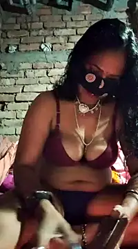 Snapshot of Hotty-dola chatting on January 7, 11:48 am Hotty-dola online show from January 7, 11:48 am