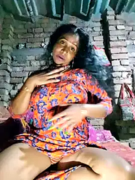 Snapshot of Hotty-dola chatting on February 1, 5:05 pm Hotty-dola online show from February 1, 5:05 pm