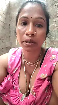Snapshot of Hotty-dola chatting on February 4, 5:10 am Hotty-dola online show from February 4, 5:10 am
