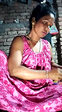 Snapshot of Hotty-dola chatting on February 5, 3:45 am Hotty-dola online show from February 5, 3:45 am