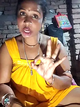 Snapshot of Hotty-dola chatting on February 5, 3:52 pm Hotty-dola online show from February 5, 3:52 pm