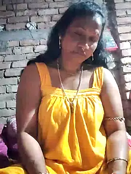 Snapshot of Hotty-dola chatting on February 6, 4:21 am Hotty-dola online show from February 6, 4:21 am