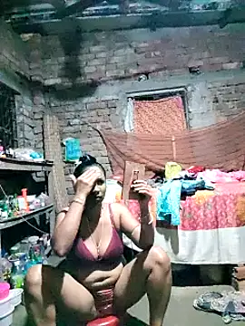 Snapshot of Hotty-dola chatting on February 23, 4:57 pm Hotty-dola online show from February 23, 4:57 pm