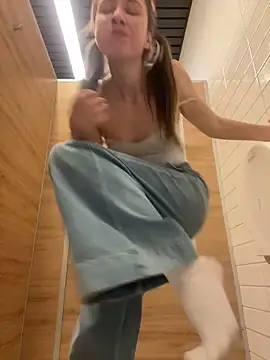 Snapshot of Lia__Love chatting on December 15, 5:31 pm Lia Love online show from December 15, 5:31 pm