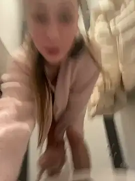 Snapshot of Lia__Love chatting on December 25, 2:56 pm Lia Love online show from December 25, 2:56 pm