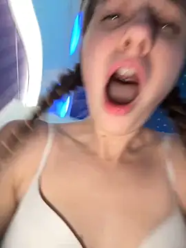 Snapshot of Lia__Love chatting on February 4, 7:00 pm Lia Love online show from February 4, 7:00 pm