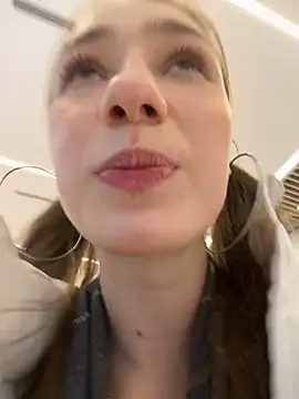 Snapshot of Lia__Love chatting on February 12, 4:11 pm Lia Love online show from February 12, 4:11 pm