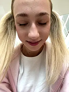 Snapshot of Lia__Love chatting on September 12, 12:16 pm Lia Love online show from September 12, 12:16 pm