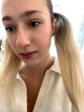 Snapshot of Lia__Love chatting on September 13, 11:10 am Lia Love online show from September 13, 11:10 am