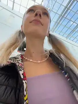 Snapshot of Lia__Love chatting on September 17, 1:13 pm Lia Love online show from September 17, 1:13 pm