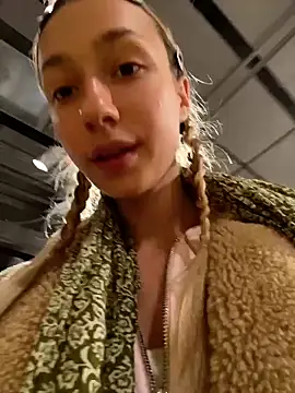 Snapshot of Lia__Love chatting on October 5, 12:14 pm Lia Love online show from October 5, 12:14 pm