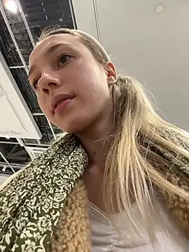 Snapshot of Lia__Love chatting on October 10, 12:15 pm Lia Love online show from October 10, 12:15 pm