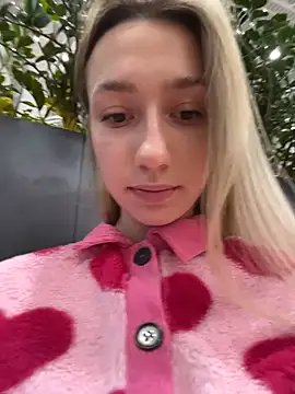 Snapshot of Lia__Love chatting on October 22, 12:05 pm Lia Love online show from October 22, 12:05 pm