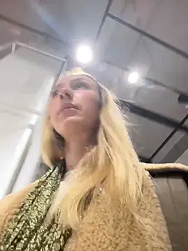 Snapshot of Lia__Love chatting on October 27, 12:20 pm Lia Love online show from October 27, 12:20 pm