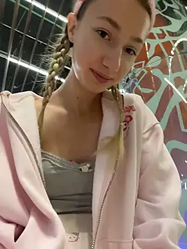 Snapshot of Lia__Love chatting on October 28, 12:09 pm Lia Love online show from October 28, 12:09 pm