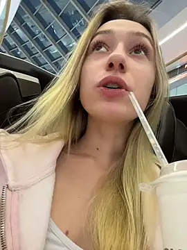 Snapshot of Lia__Love chatting on November 9, 2:04 pm Lia Love online show from November 9, 2:04 pm