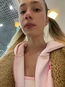 Snapshot of Lia__Love chatting on November 12, 12:05 pm Lia Love online show from November 12, 12:05 pm