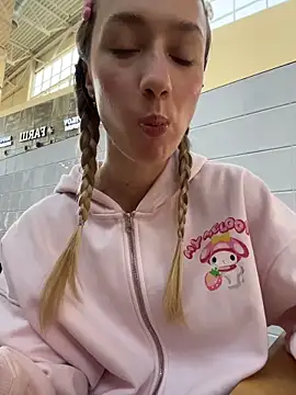 Snapshot of Lia__Love chatting on November 14, 12:04 pm Lia Love online show from November 14, 12:04 pm