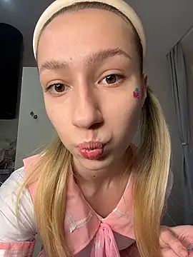 Snapshot of Lia__Love chatting on December 1, 12:21 pm Lia Love online show from December 1, 12:21 pm