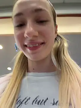 Snapshot of Lia__Love chatting on December 14, 9:03 am Lia Love online show from December 14, 9:03 am