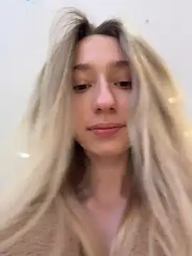 Lia  Love online show from December 22, 1:19 pm