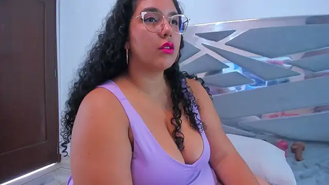 Snapshot of Tiffanymiller00 chatting on December 9, 6:57 pm Tiffanymiller00 online show from December 9, 6:57 pm