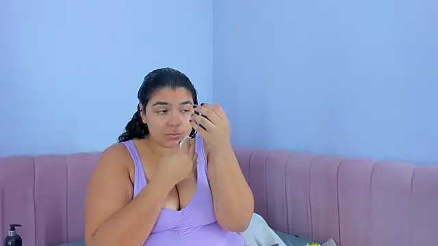 Snapshot of Tiffanymiller00 chatting on December 14, 1:59 pm Tiffanymiller00 online show from December 14, 1:59 pm