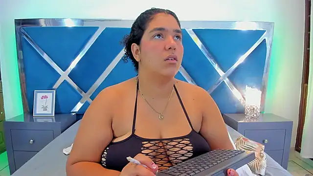 Snapshot of Tiffanymiller00 chatting on October 27, 12:42 pm Tiffanymiller00 online show from October 27, 12:42 pm