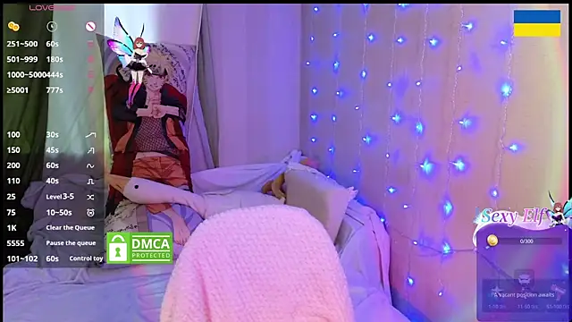 Snapshot of RedVelveten chatting on March 8, 6:43 am RedVelveten online show from March 8, 6:43 am