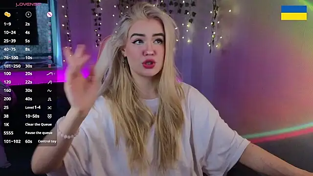 Snapshot of RedVelveten chatting on September 27, 5:34 am RedVelveten online show from September 27, 5:34 am