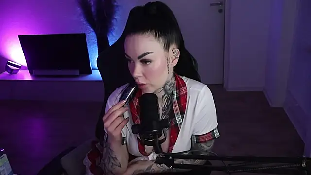 Snapshot of PalinaPr chatting on February 17, 11:31 pm PalinaPr online show from February 17, 11:31 pm