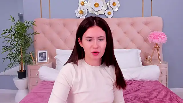 Snapshot of milaleoneli chatting on January 27, 6:41 pm milaleoneli online show from January 27, 6:41 pm