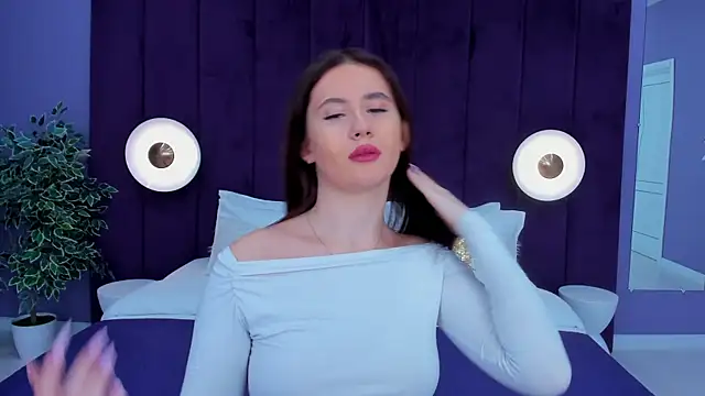 Snapshot of milaleoneli chatting on February 1, 12:26 pm milaleoneli online show from February 1, 12:26 pm