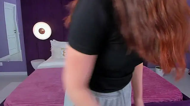 Snapshot of milaleoneli chatting on February 9, 12:41 pm milaleoneli online show from February 9, 12:41 pm