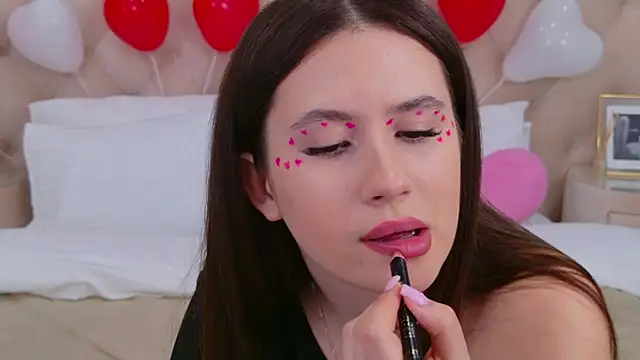 Snapshot of milaleoneli chatting on February 12, 3:38 pm milaleoneli online show from February 12, 3:38 pm