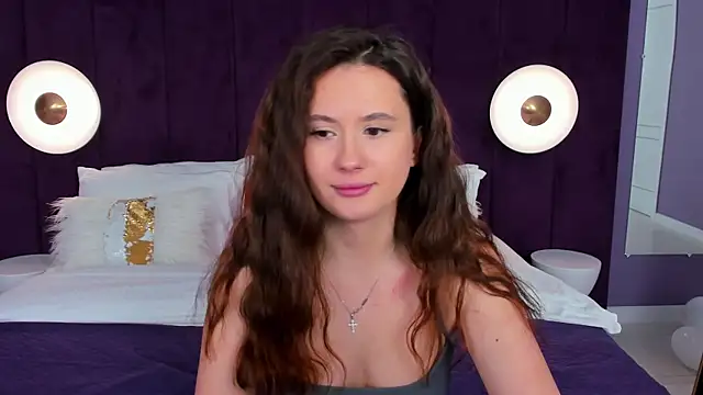 Snapshot of milaleoneli chatting on February 16, 3:38 pm milaleoneli online show from February 16, 3:38 pm