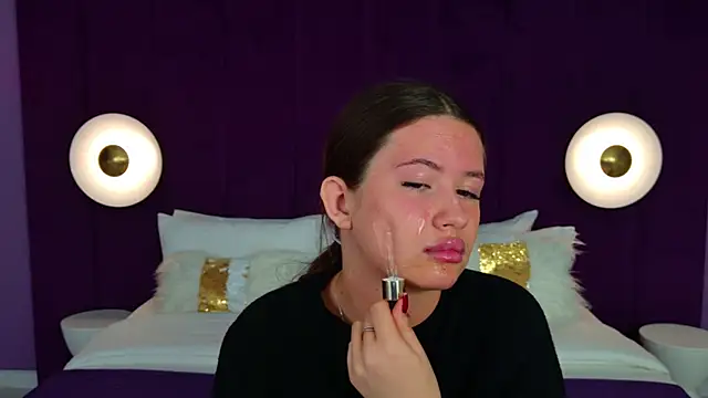 Snapshot of milaleoneli chatting on March 18, 12:36 pm milaleoneli online show from March 18, 12:36 pm