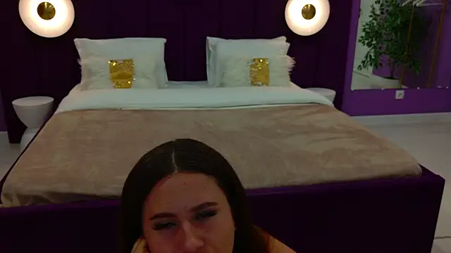 Snapshot of milaleoneli chatting on March 22, 12:25 pm milaleoneli online show from March 22, 12:25 pm