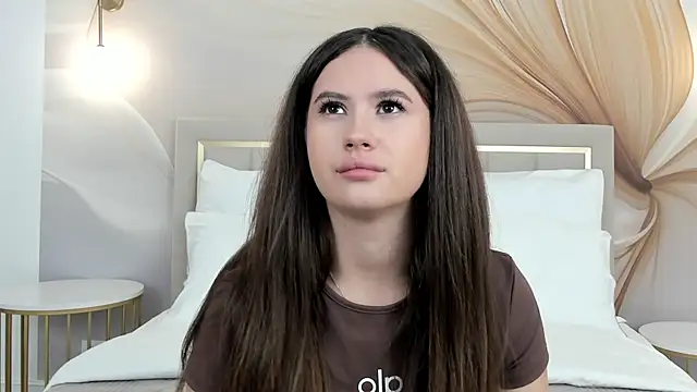 Snapshot of milaleoneli chatting on September 16, 3:02 pm milaleoneli online show from September 16, 3:02 pm