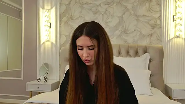 Snapshot of milaleoneli chatting on September 21, 3:02 pm milaleoneli online show from September 21, 3:02 pm